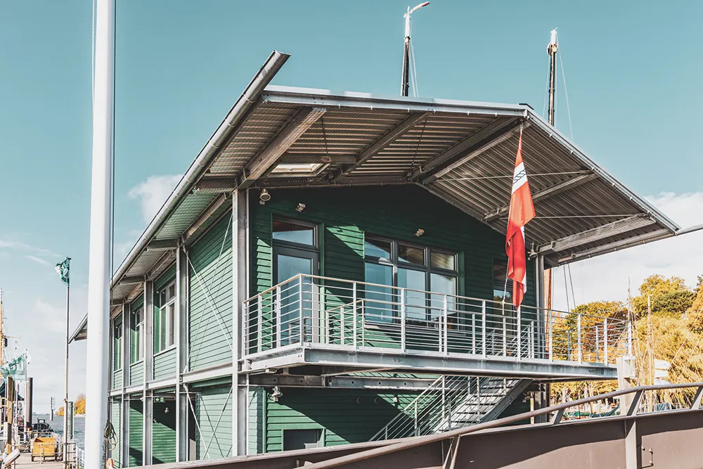 fassadensanierung-museumshafen-juergens-handwerker-ausbildung-hamburg